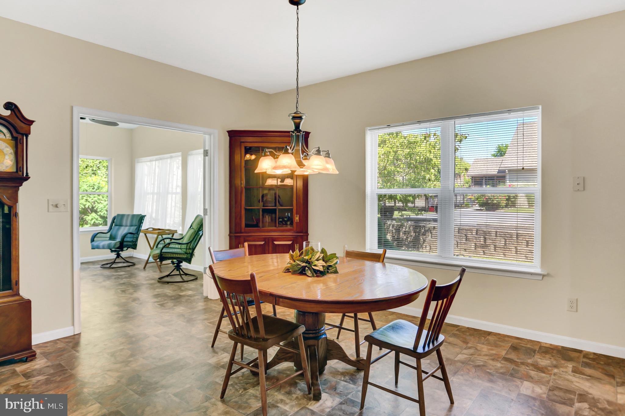 31 Colonial Ct