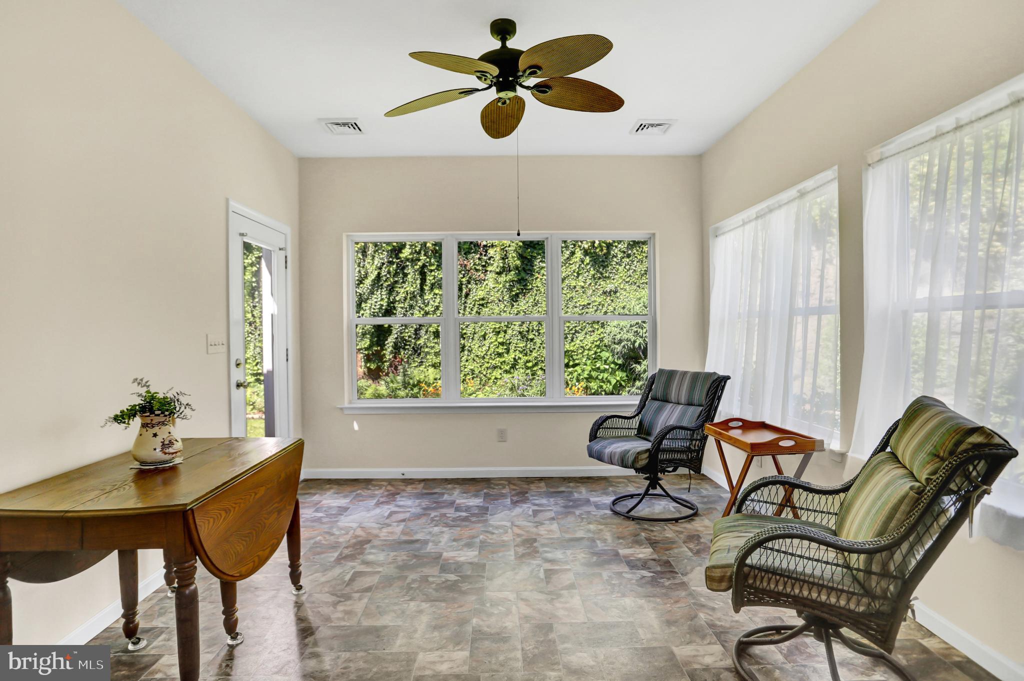 31 Colonial Ct