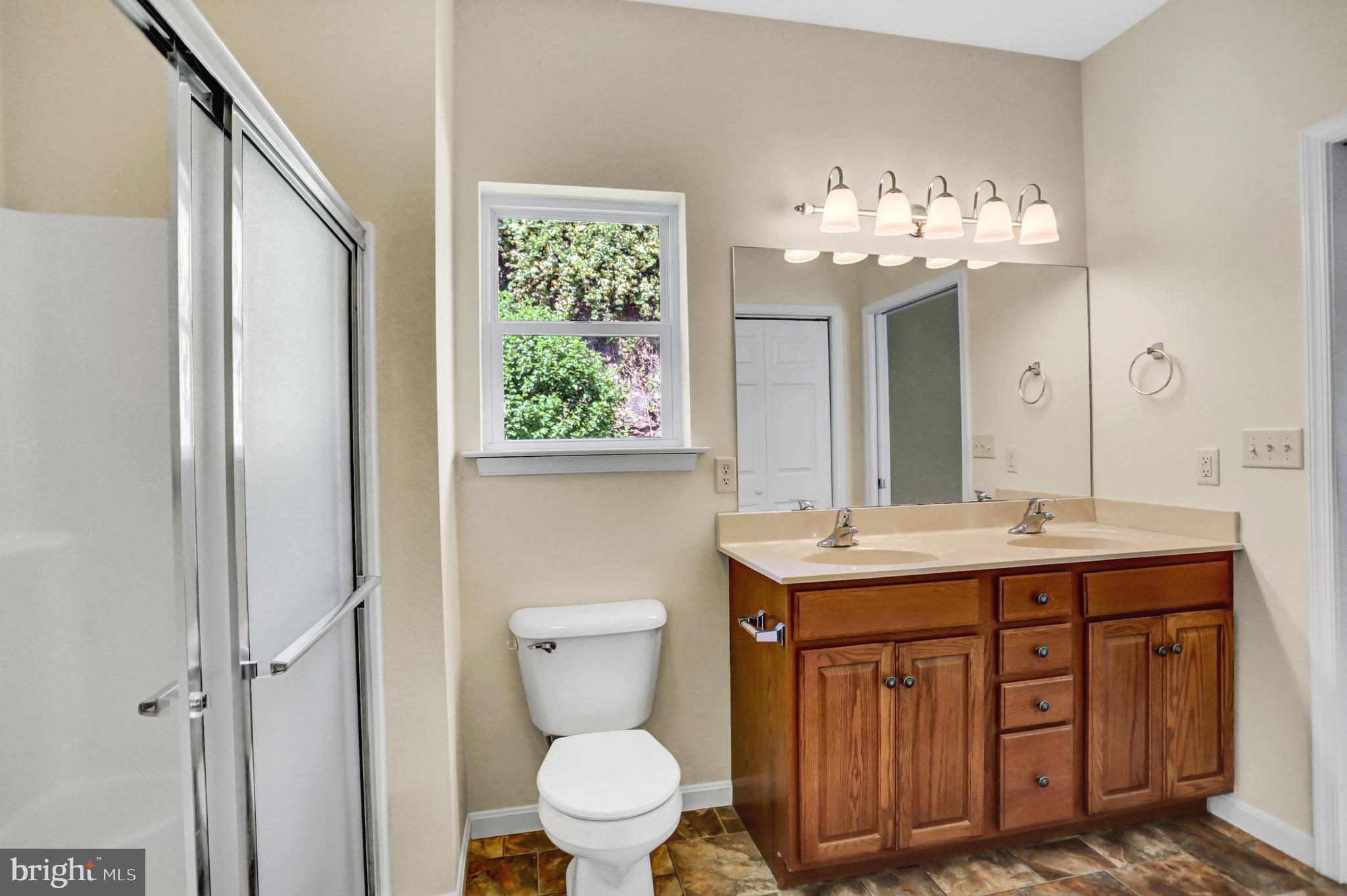 31 Colonial Ct