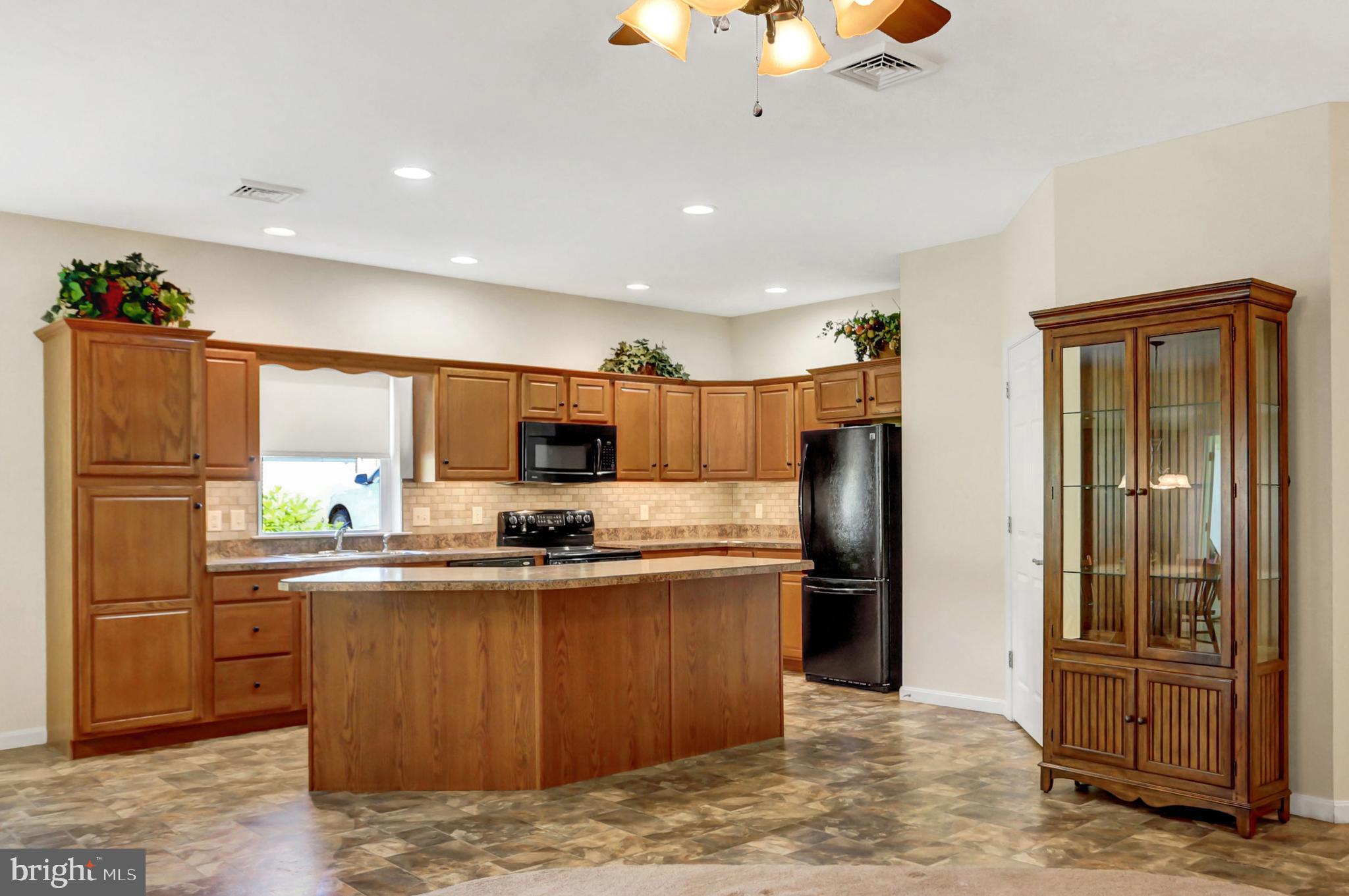 31 Colonial Ct