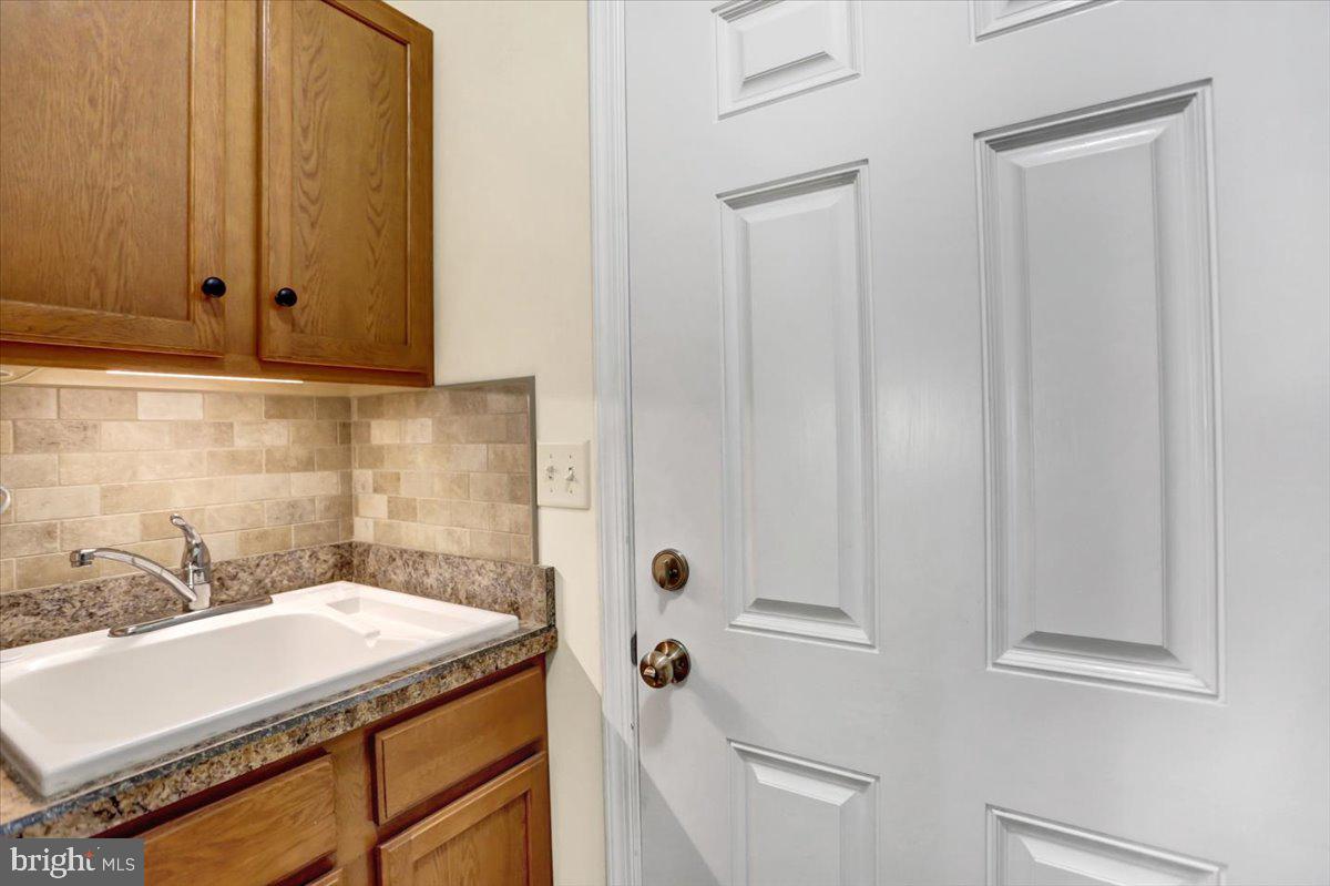 31 Colonial Ct