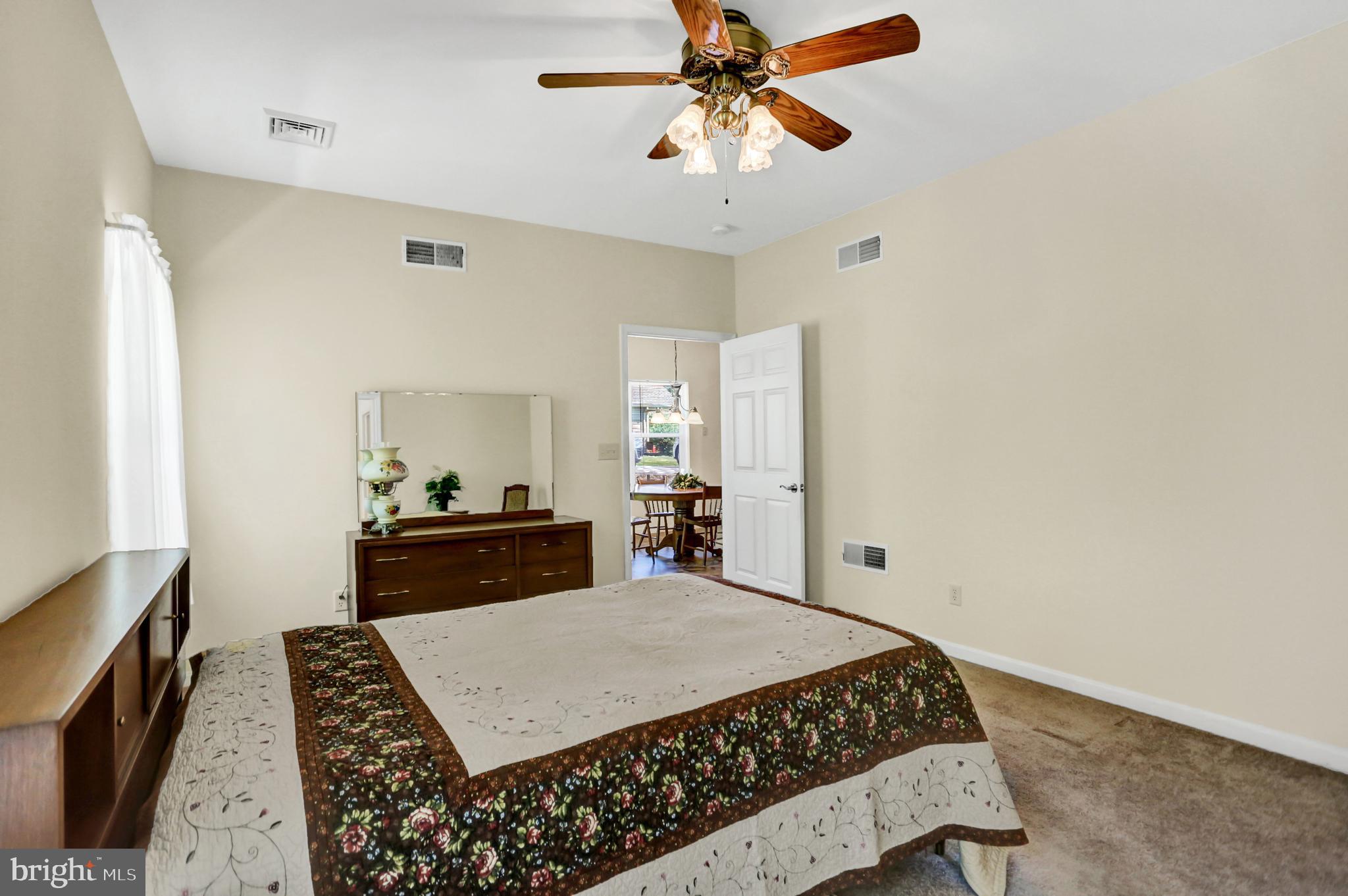 31 Colonial Ct
