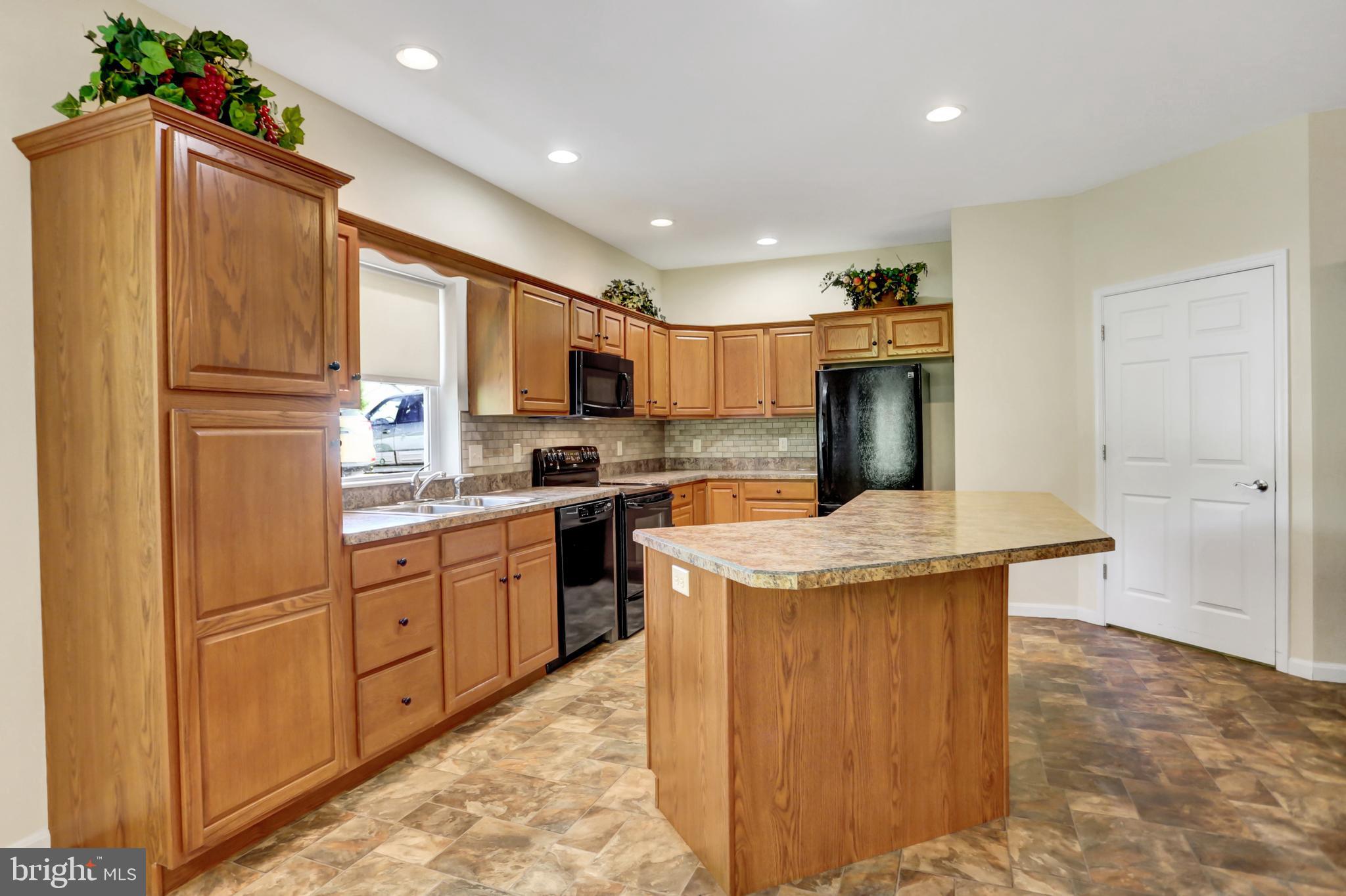 31 Colonial Ct