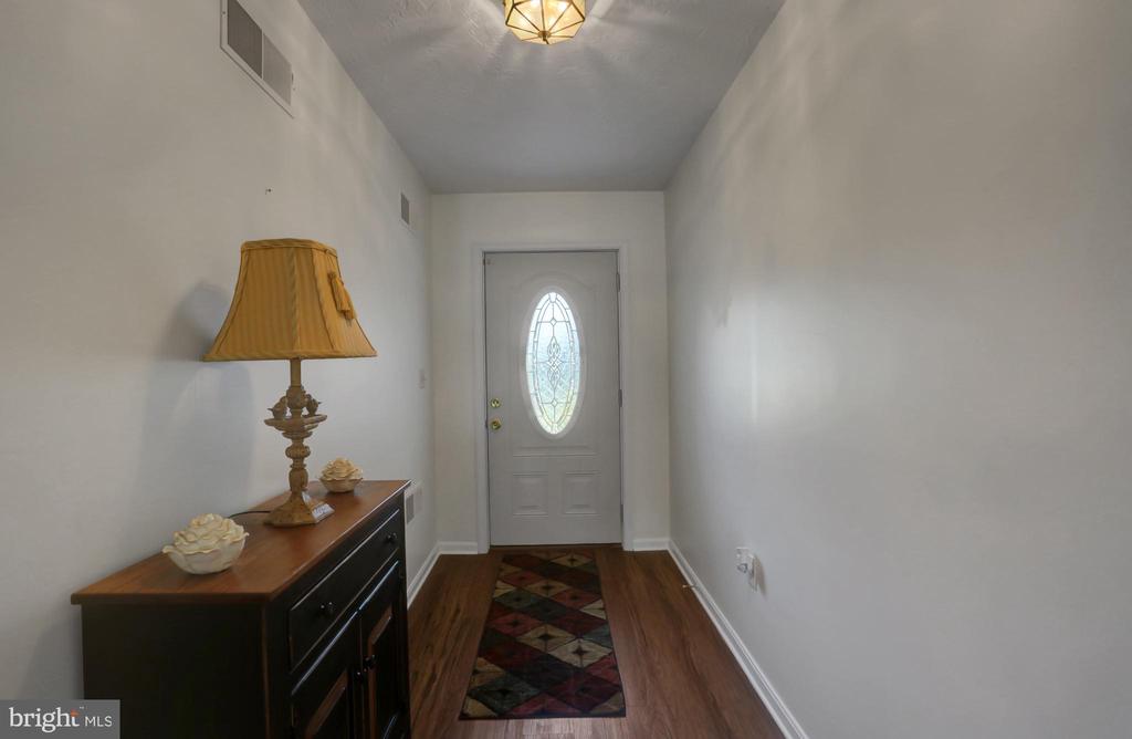 49 Lantern Ln