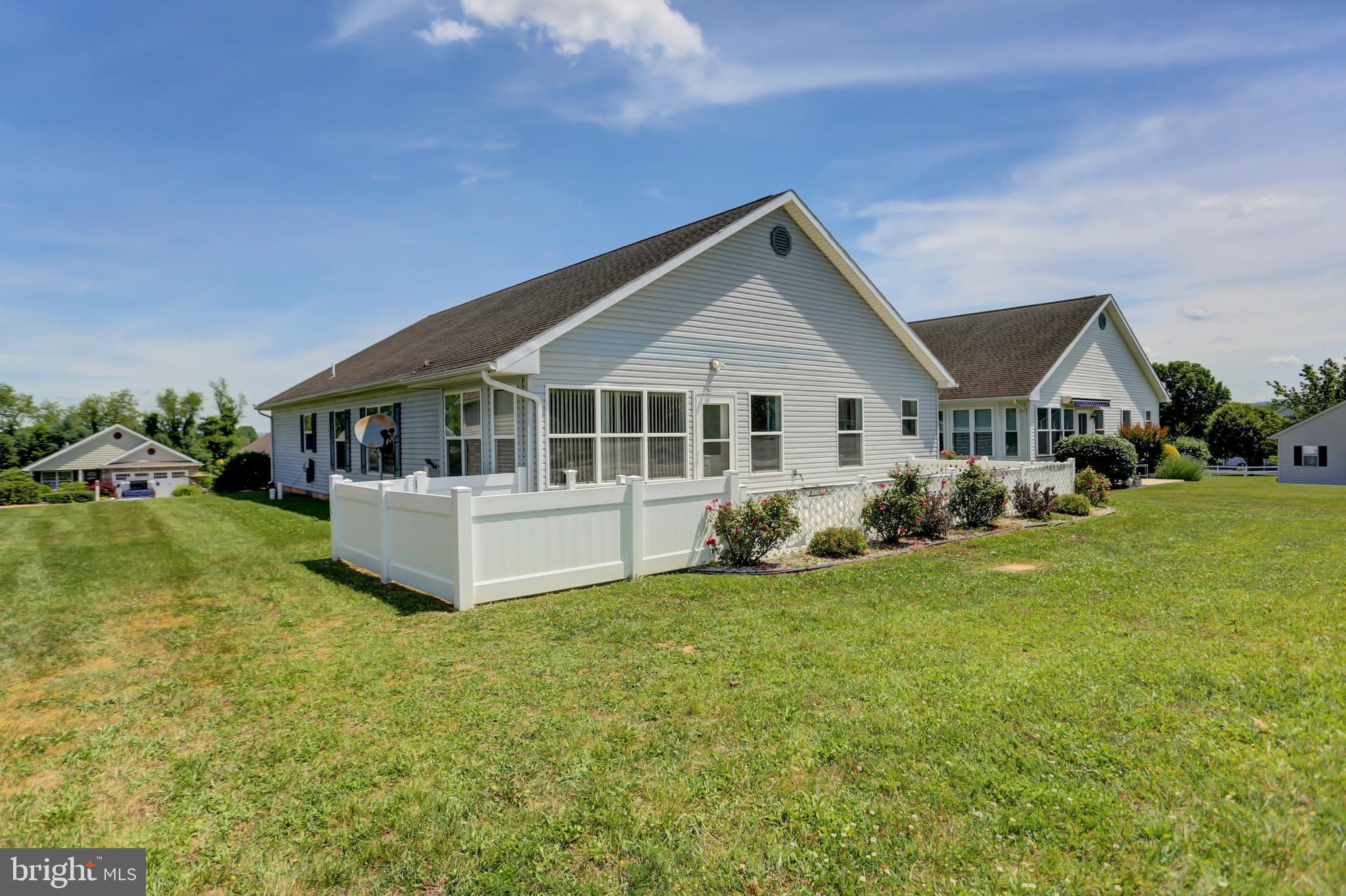 49 Lantern Ln