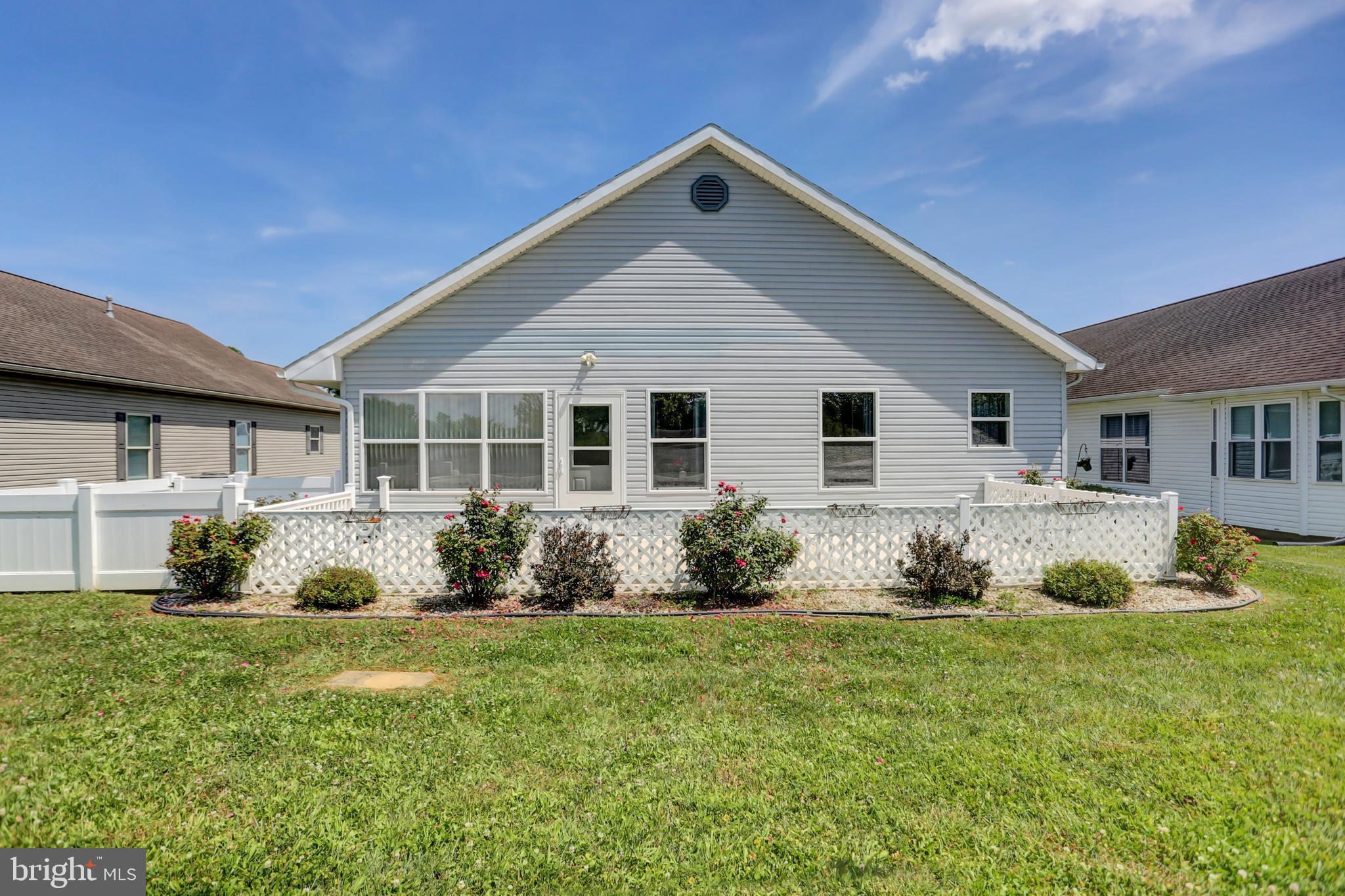 49 Lantern Ln