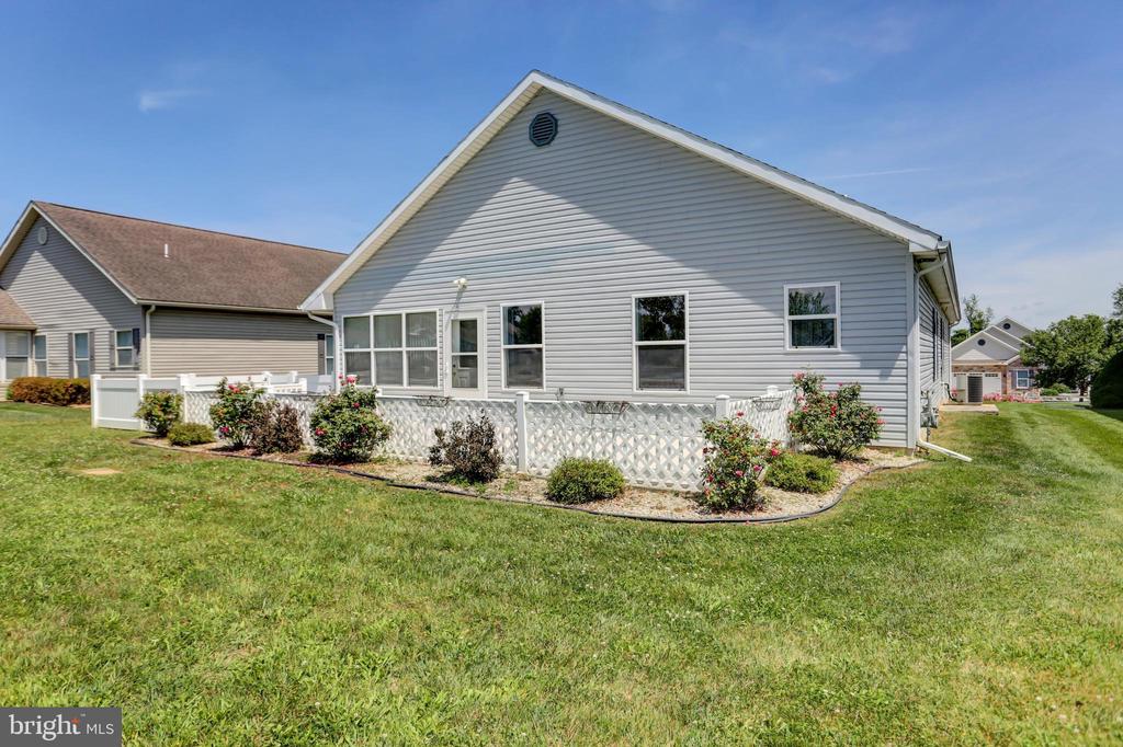 49 Lantern Ln