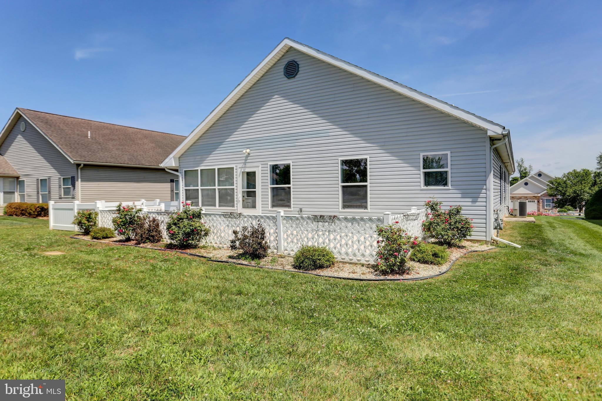 49 Lantern Ln