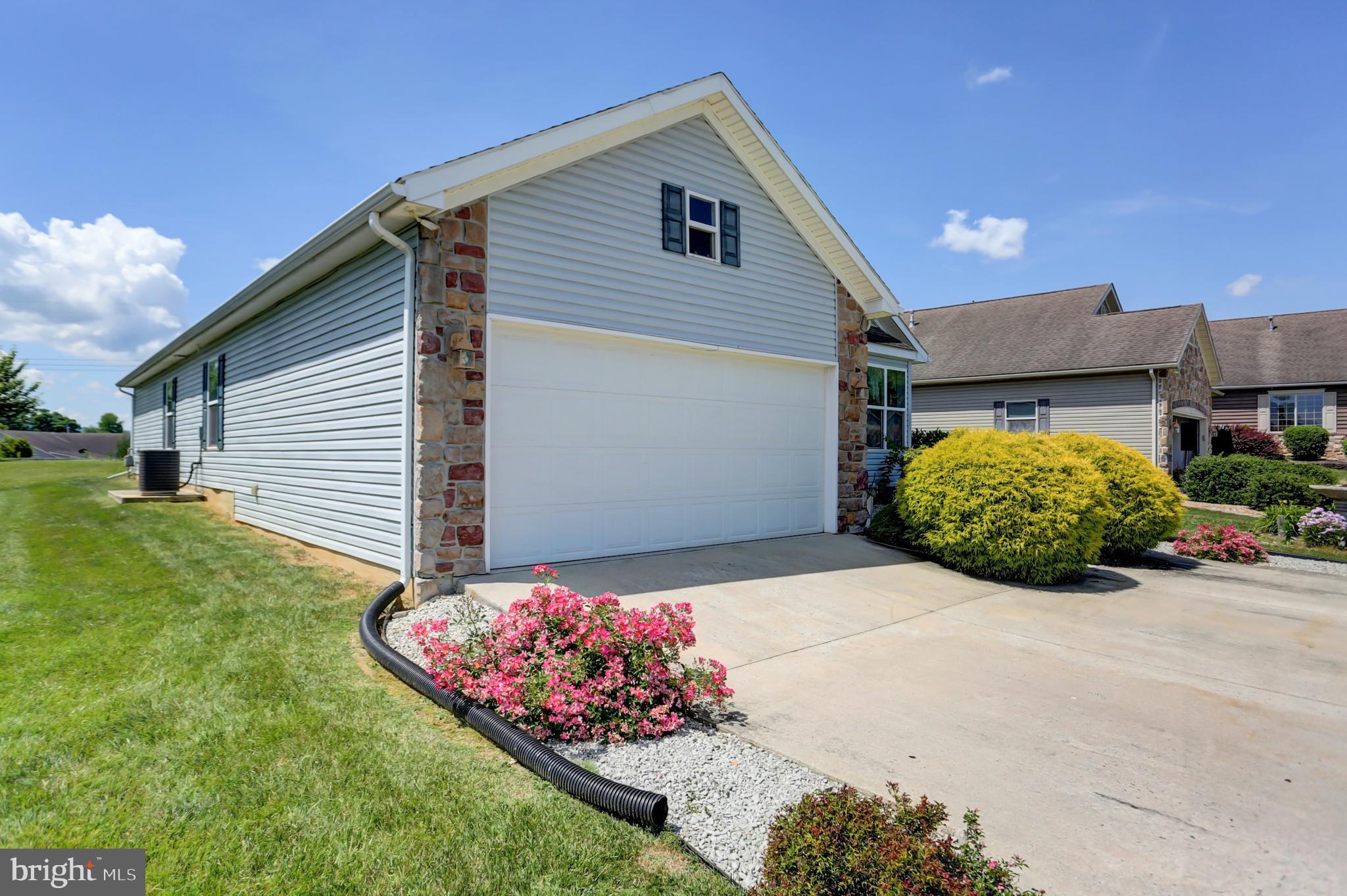 49 Lantern Ln