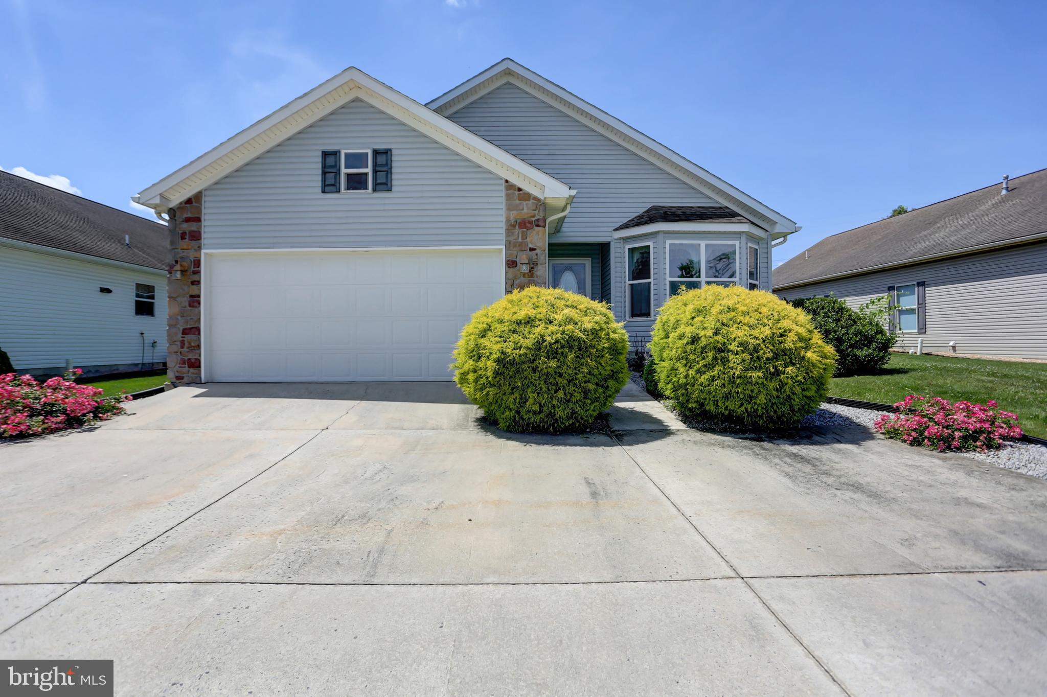 49 Lantern Ln
