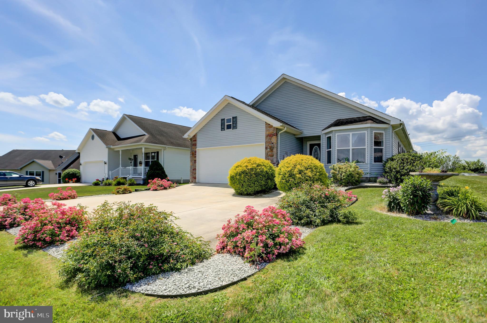 49 Lantern Ln