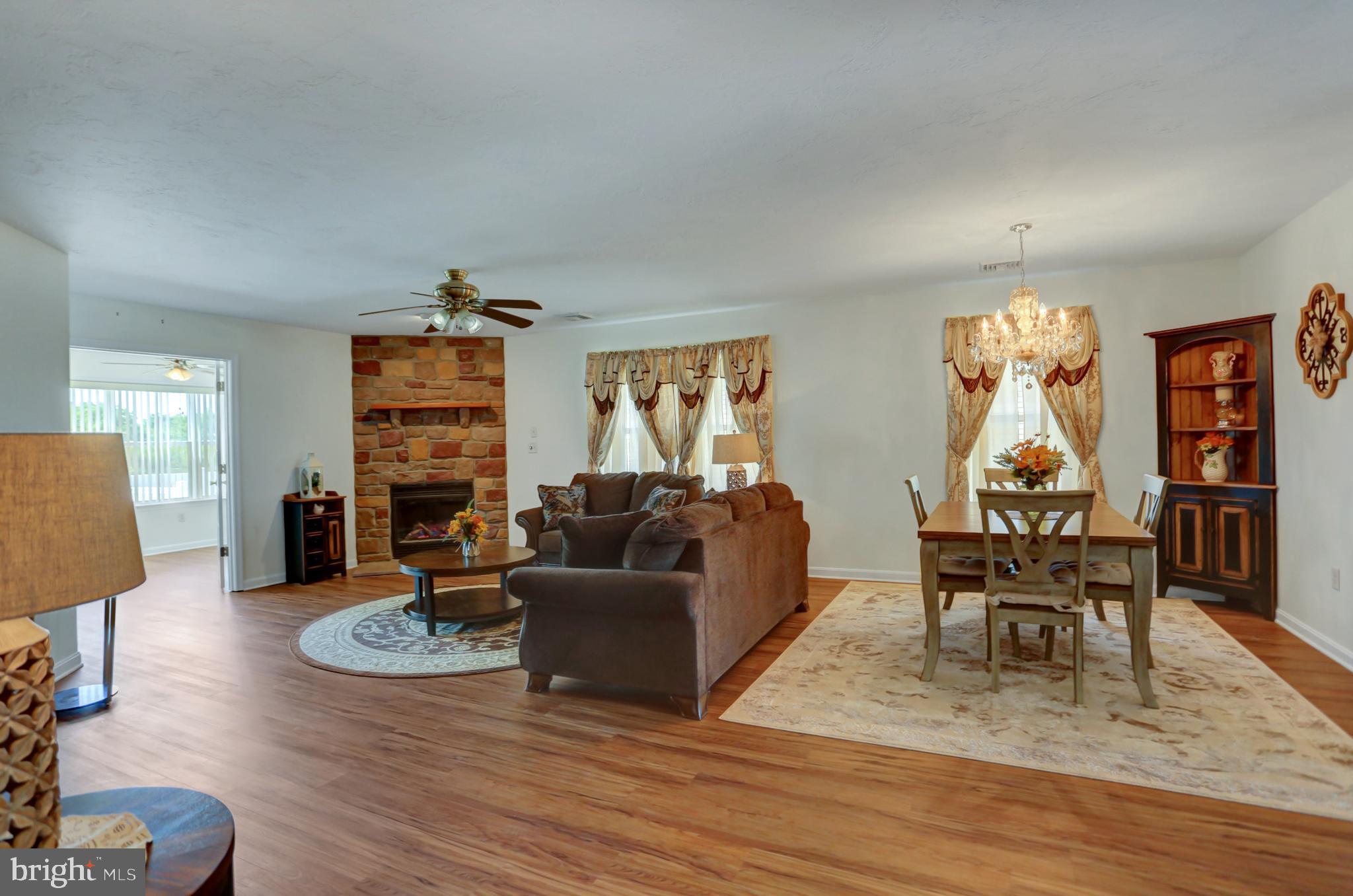 49 Lantern Ln
