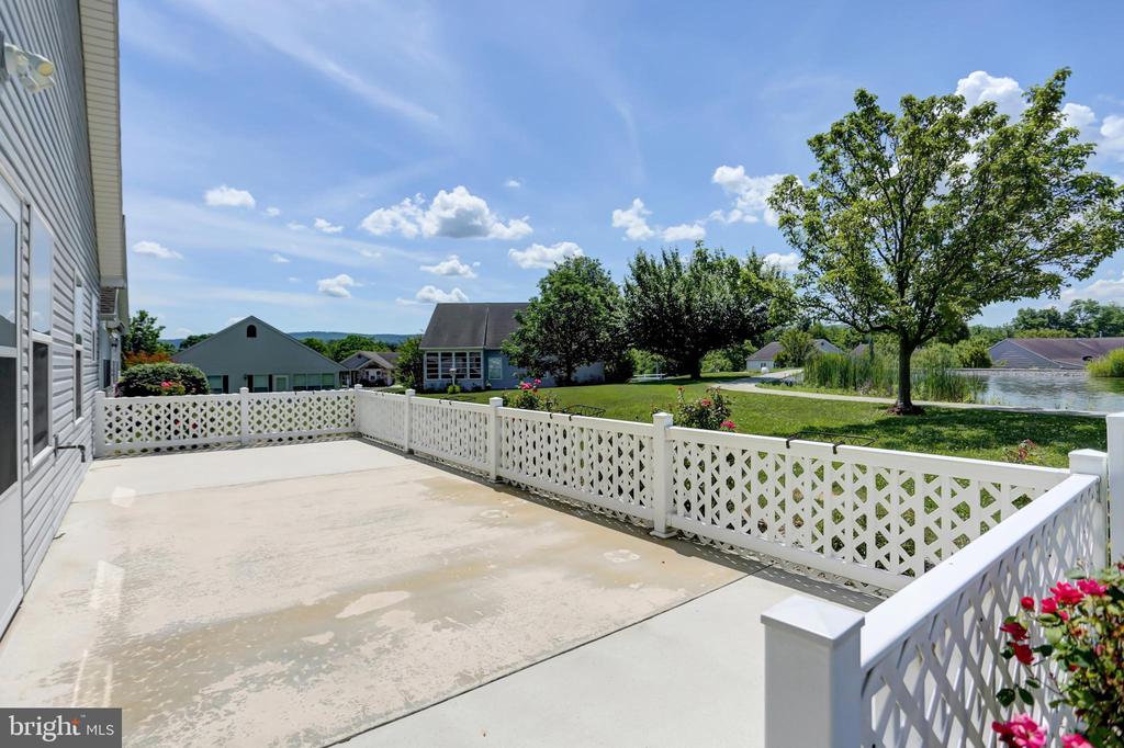 49 Lantern Ln
