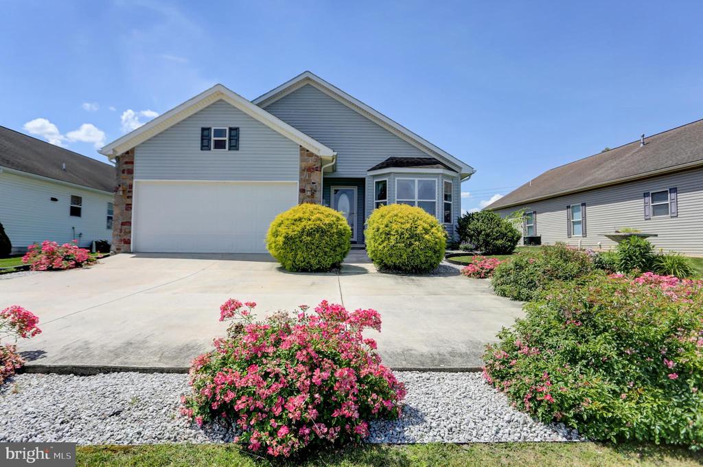 49 Lantern Ln