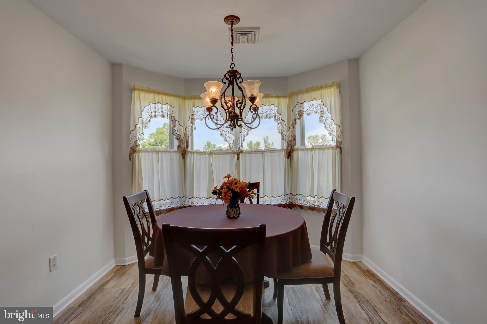 49 Lantern Ln