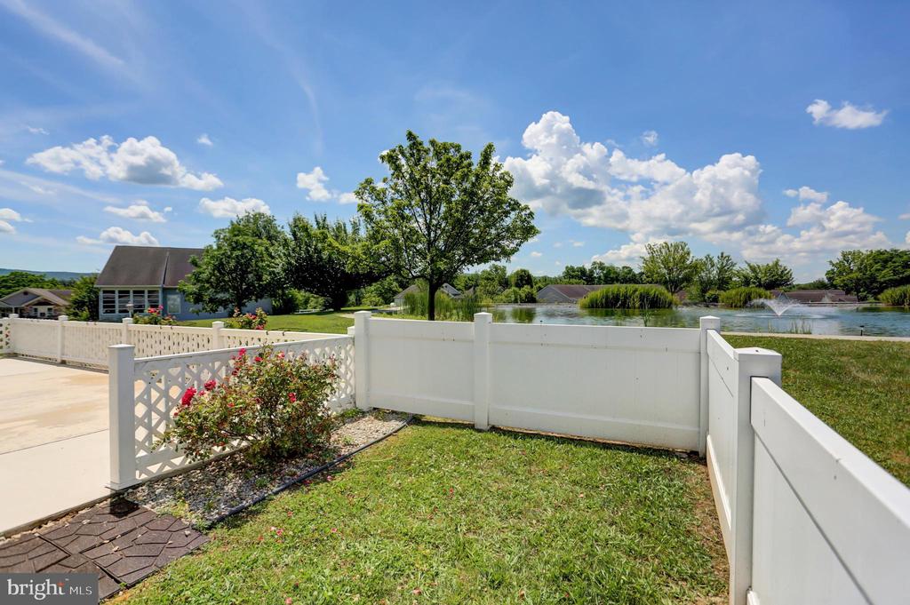 49 Lantern Ln