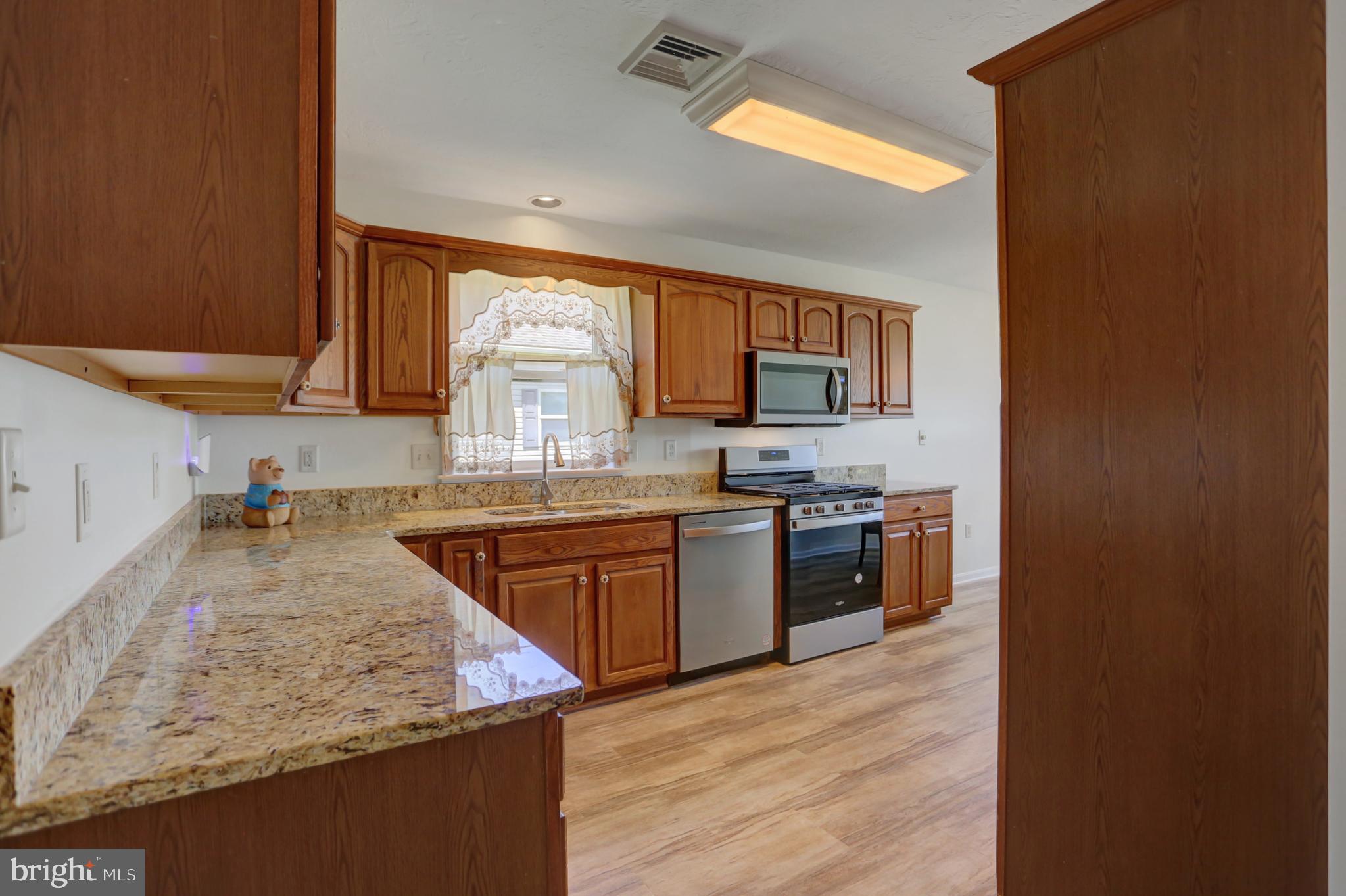 49 Lantern Ln