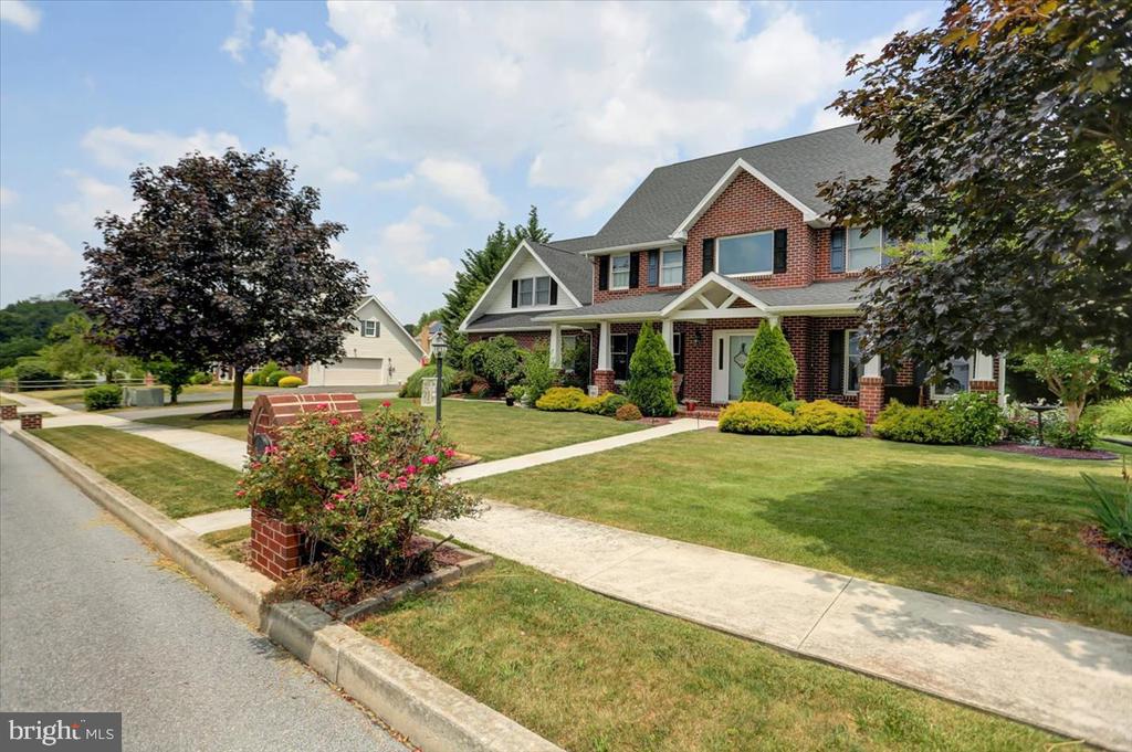 407 William Dr