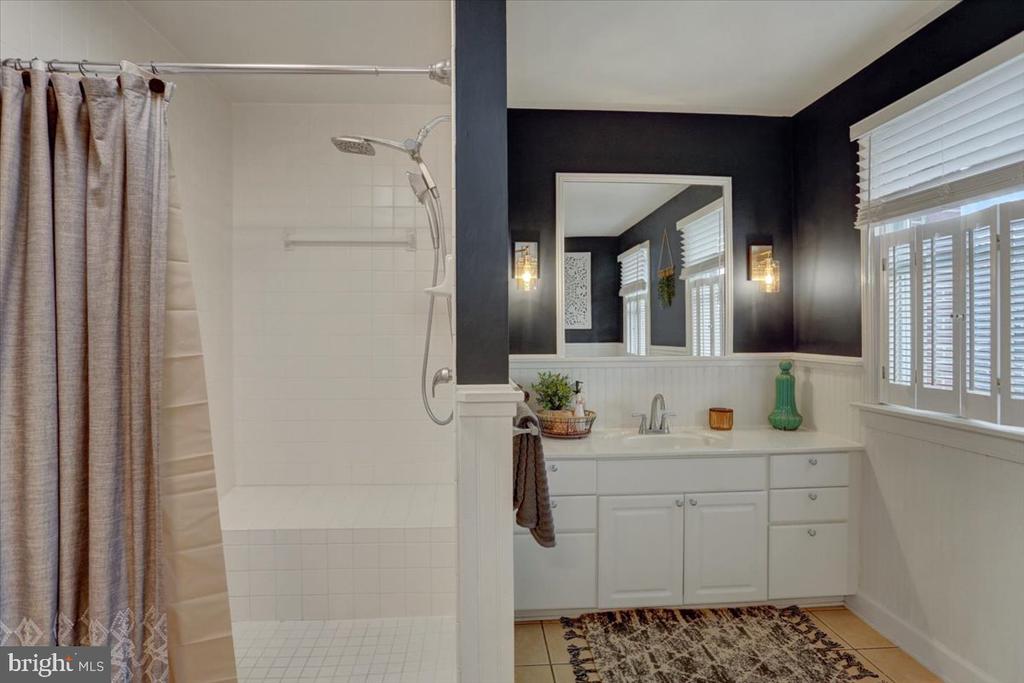 407 William Dr