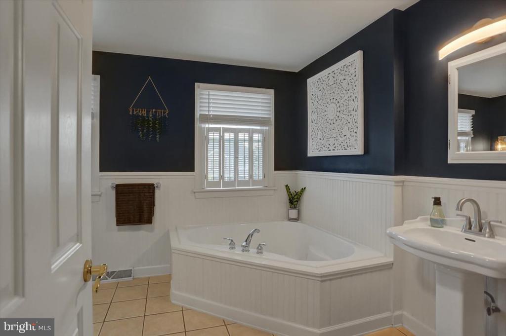 407 William Dr