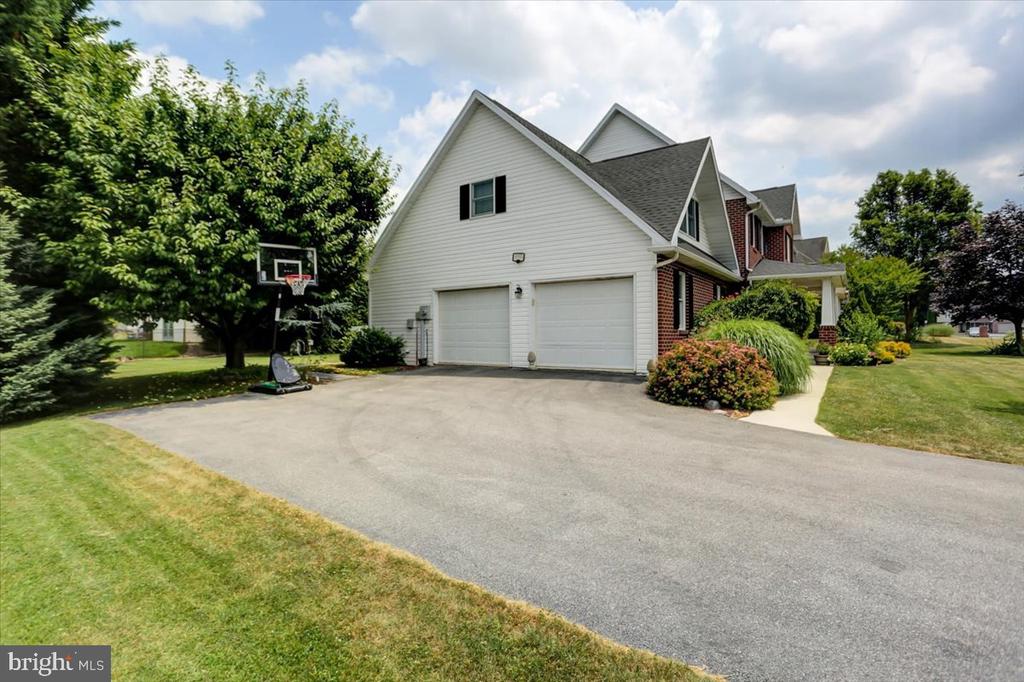 407 William Dr