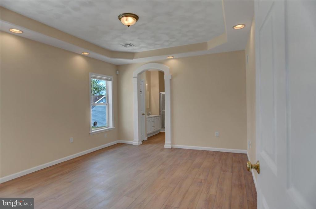 9 Lantern Ln