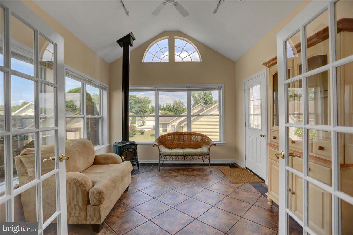 9 Lantern Ln
