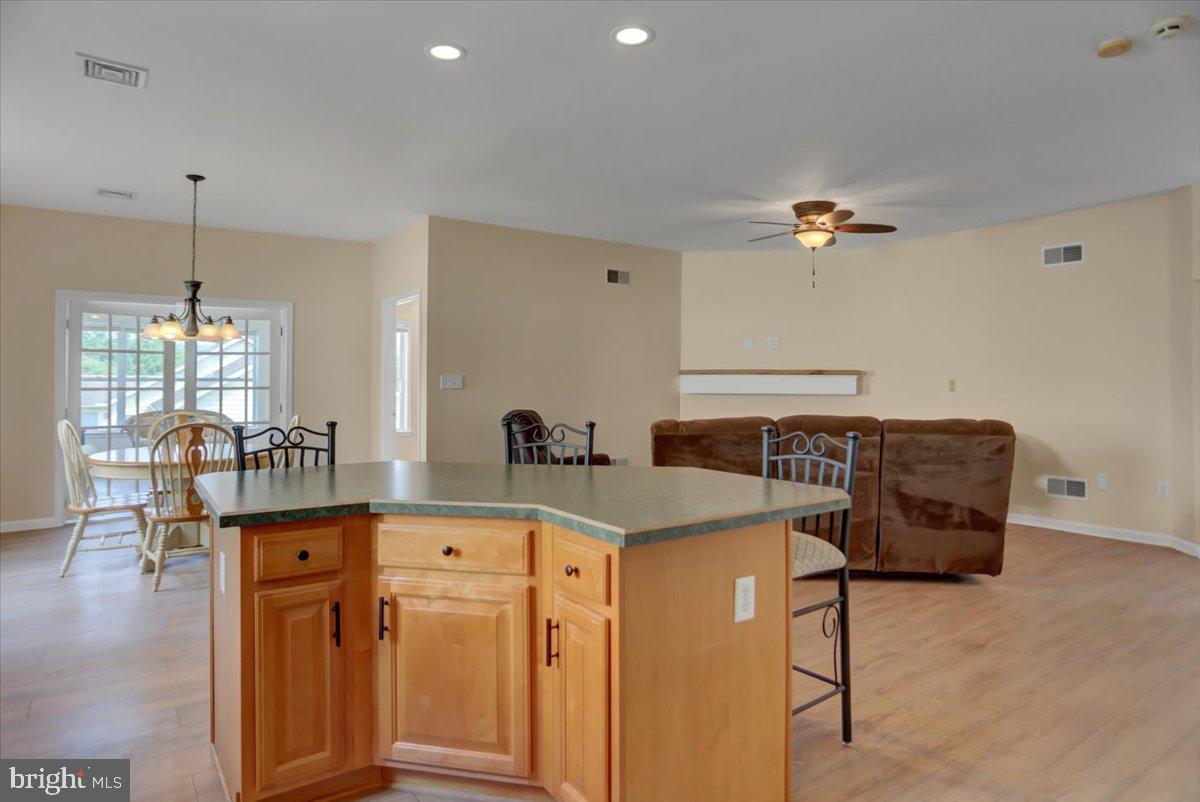9 Lantern Ln