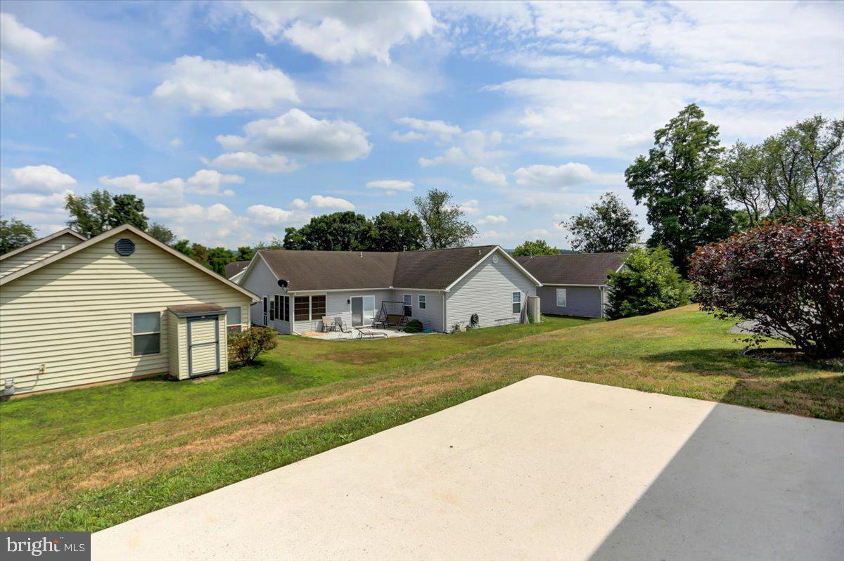 9 Lantern Ln