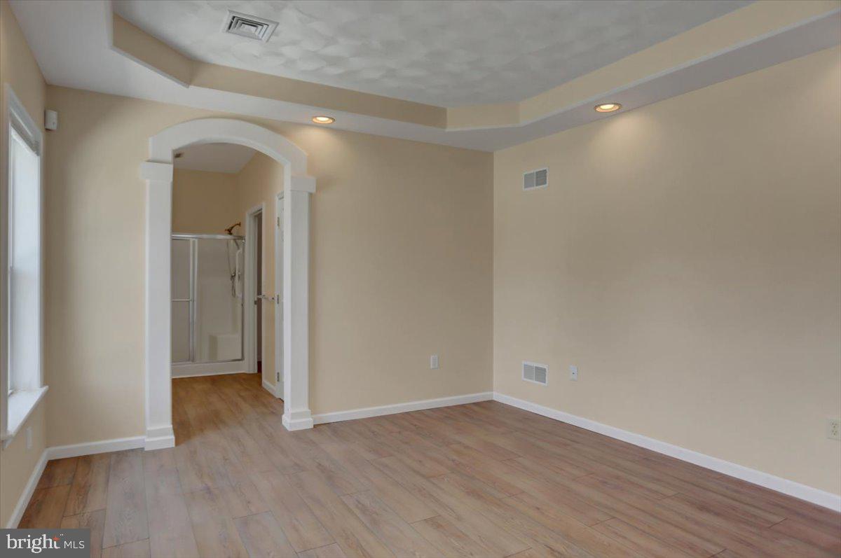 9 Lantern Ln