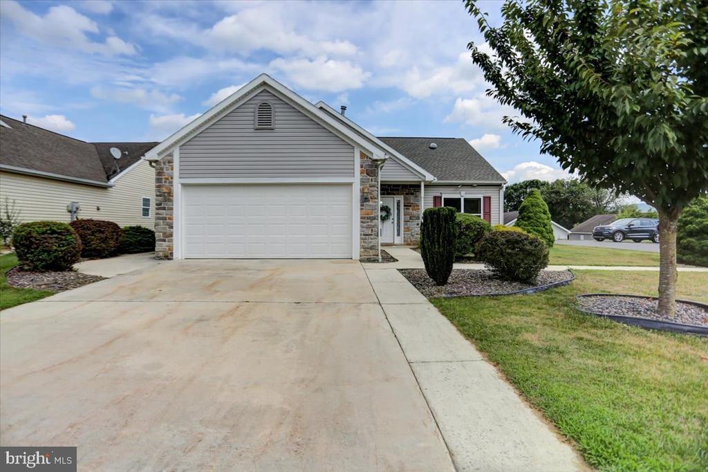 9 Lantern Ln