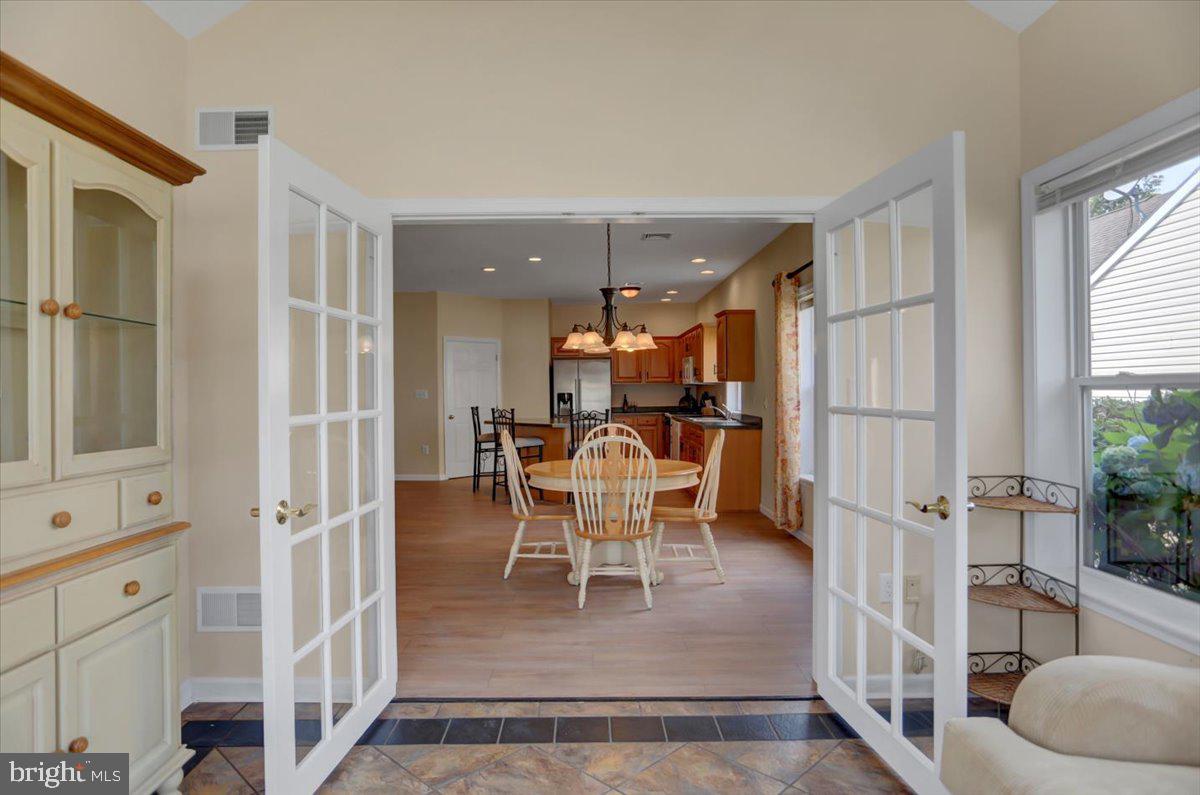 9 Lantern Ln
