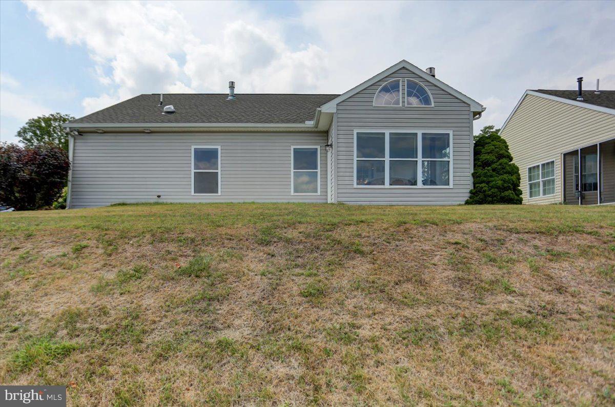 9 Lantern Ln