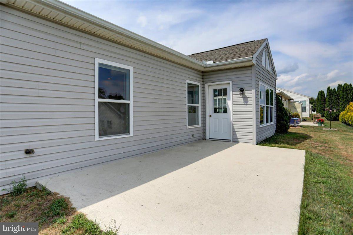 9 Lantern Ln