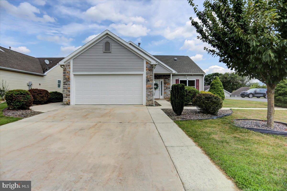 9 Lantern Ln