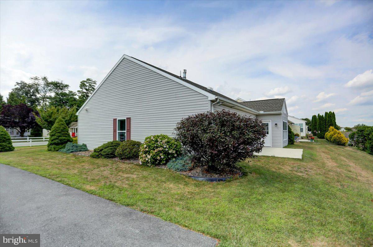 9 Lantern Ln