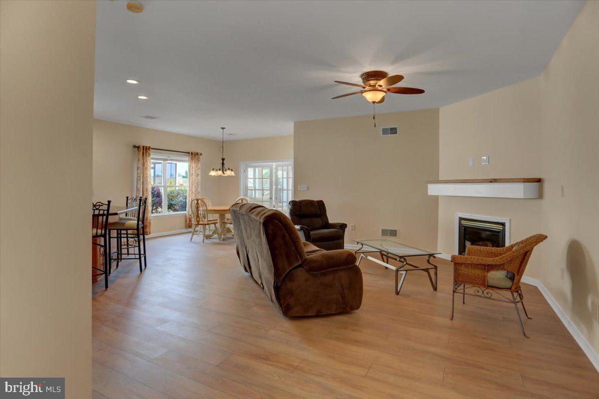 9 Lantern Ln