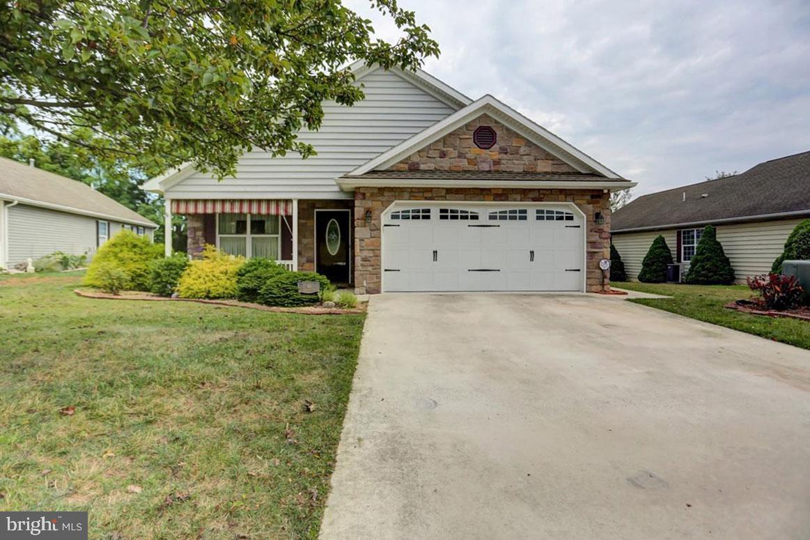 46 Lantern Ln