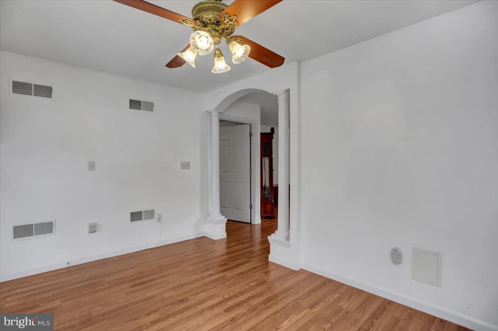 46 Lantern Ln