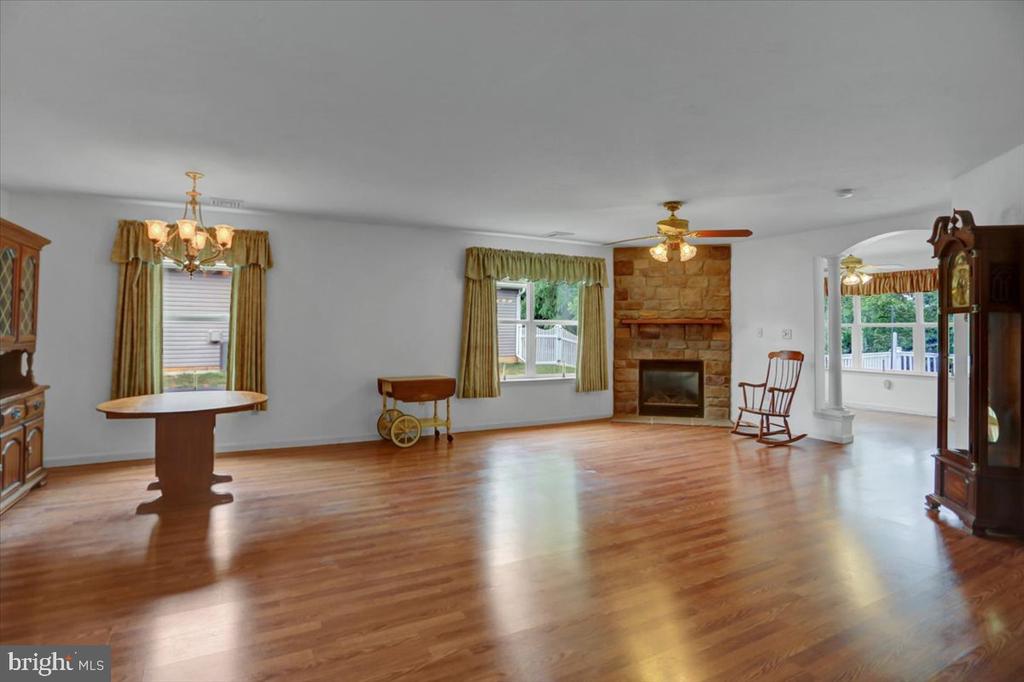 46 Lantern Ln