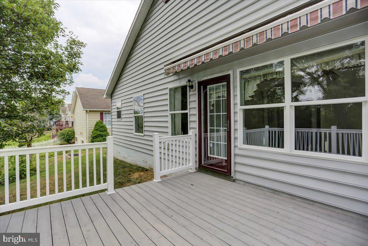 46 Lantern Ln