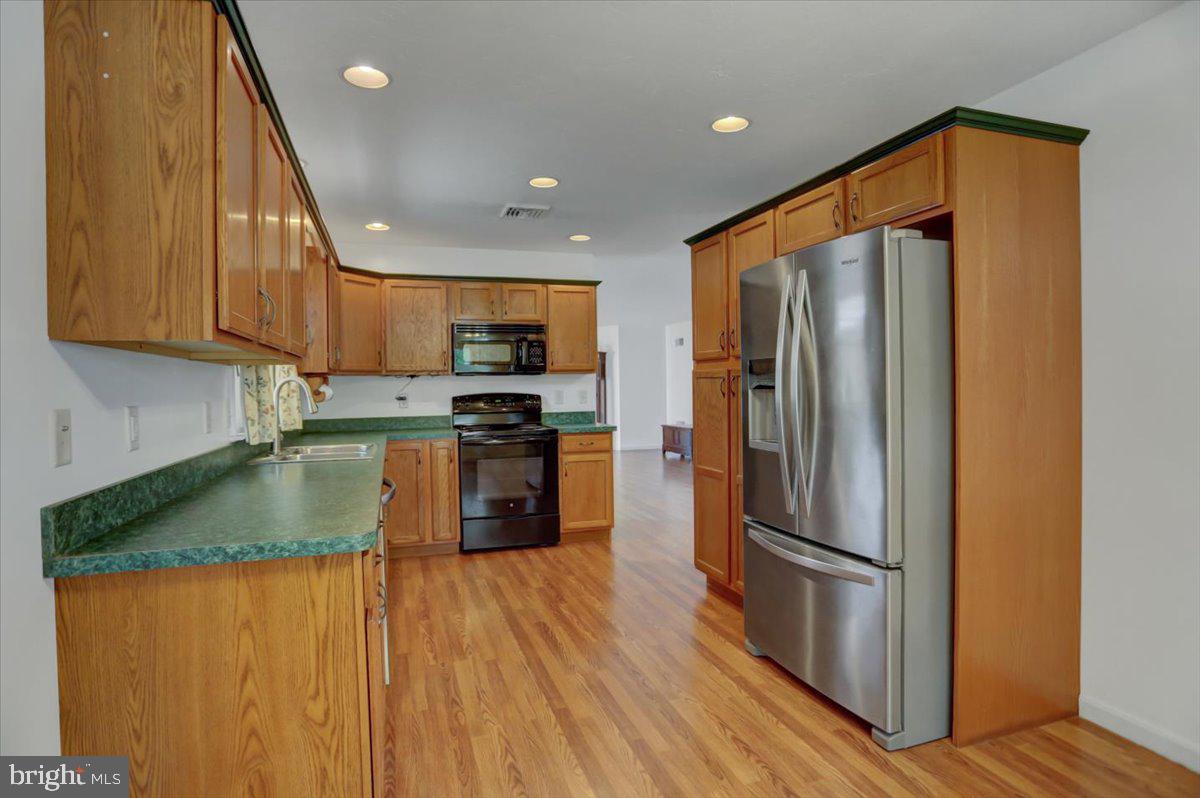 46 Lantern Ln