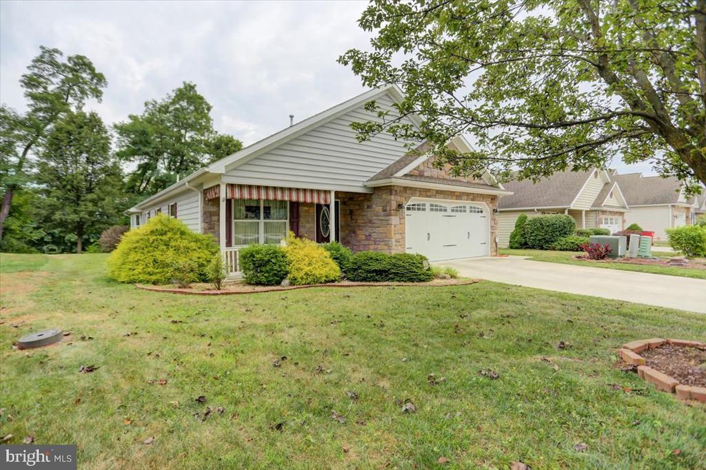 46 Lantern Ln