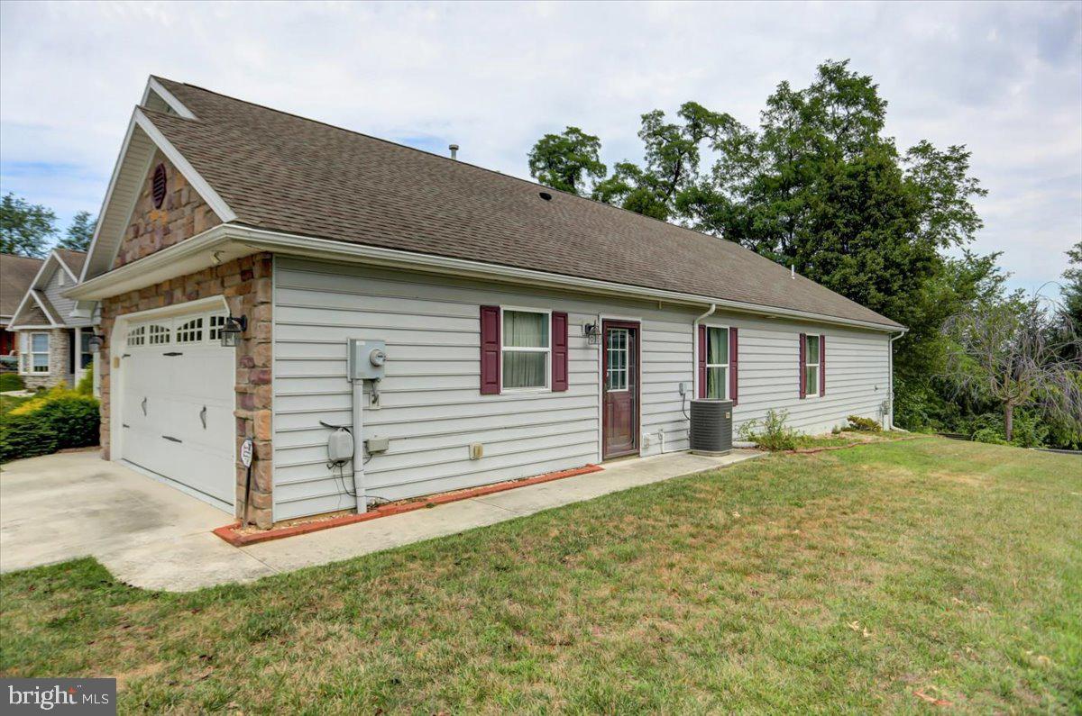 46 Lantern Ln