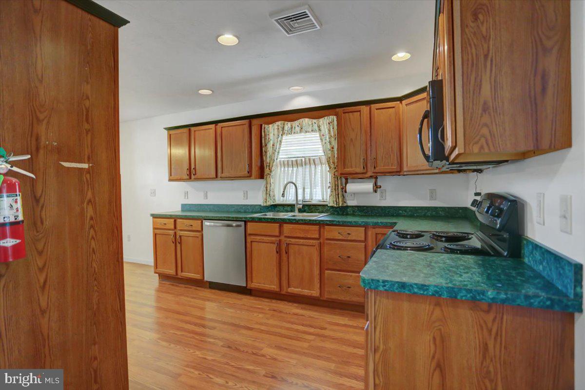46 Lantern Ln