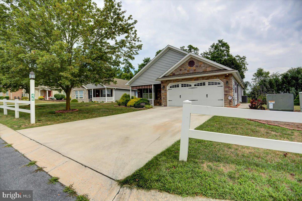 46 Lantern Ln