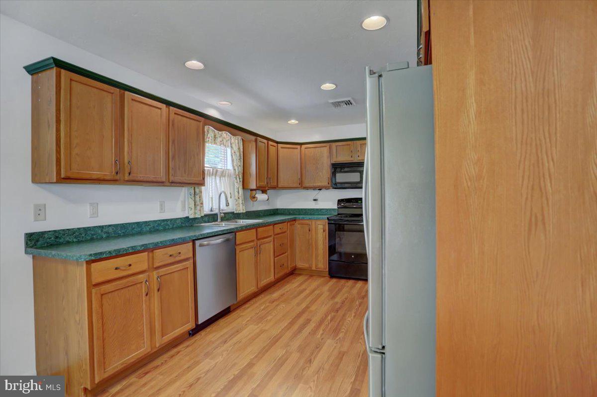 46 Lantern Ln