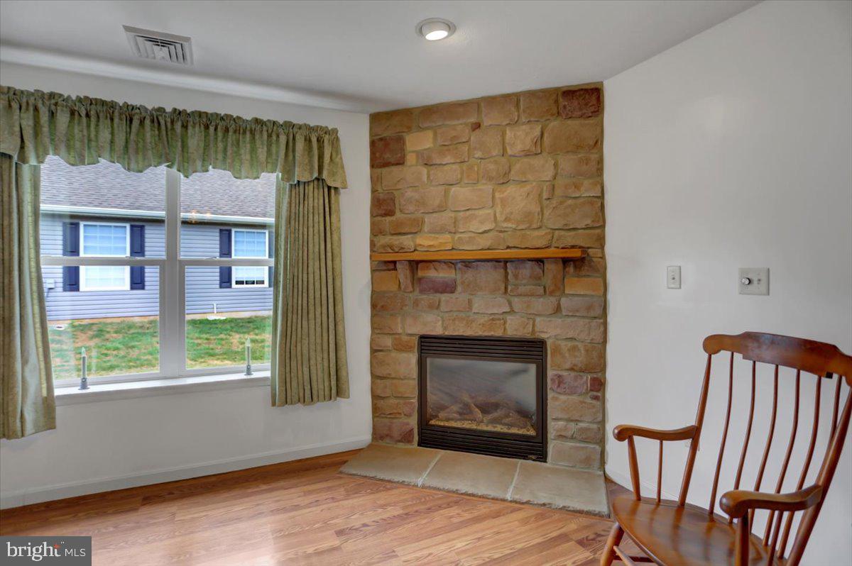 46 Lantern Ln