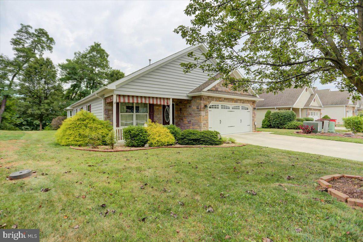 46 Lantern Ln