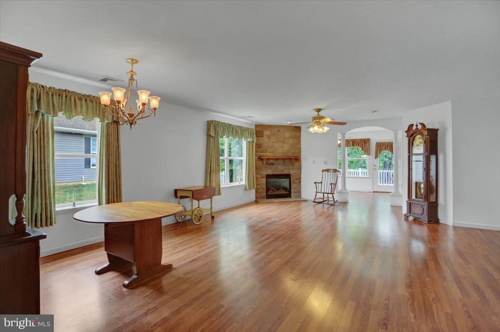 46 Lantern Ln
